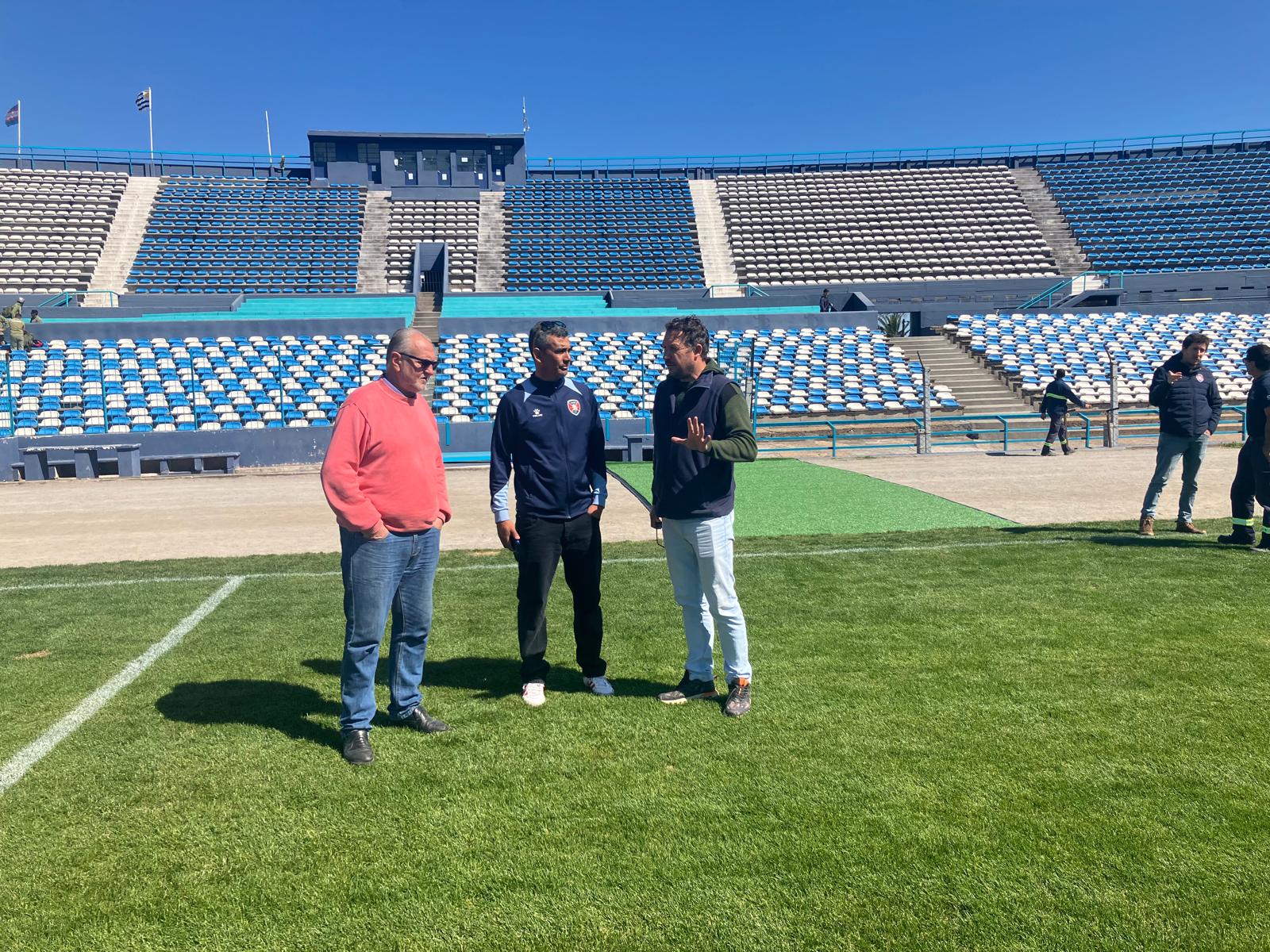 Autoridades del fútbol profesional evaluaron infraestructura deportiva en Mercedes